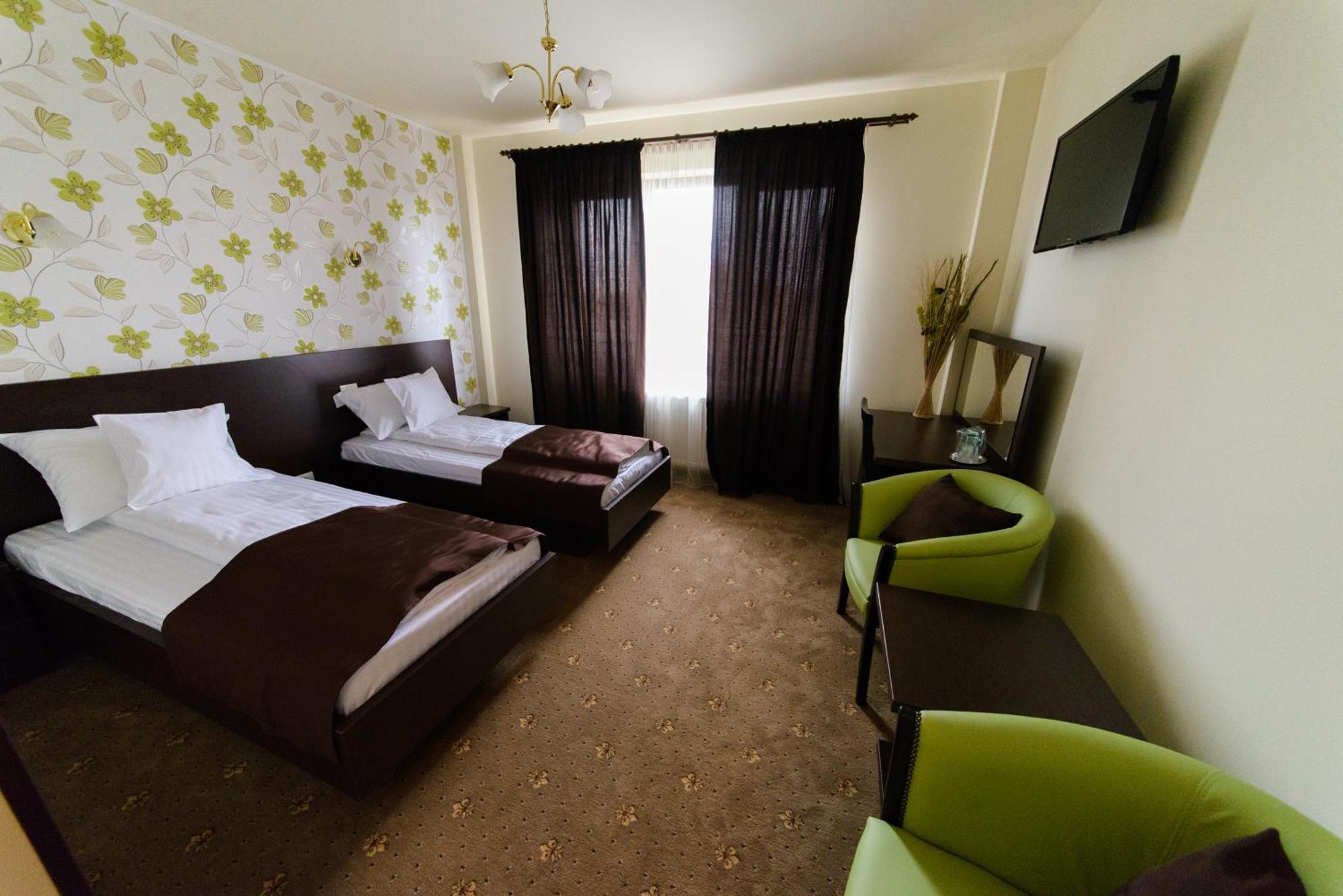 Hotel Miky Arad Bagian luar foto
