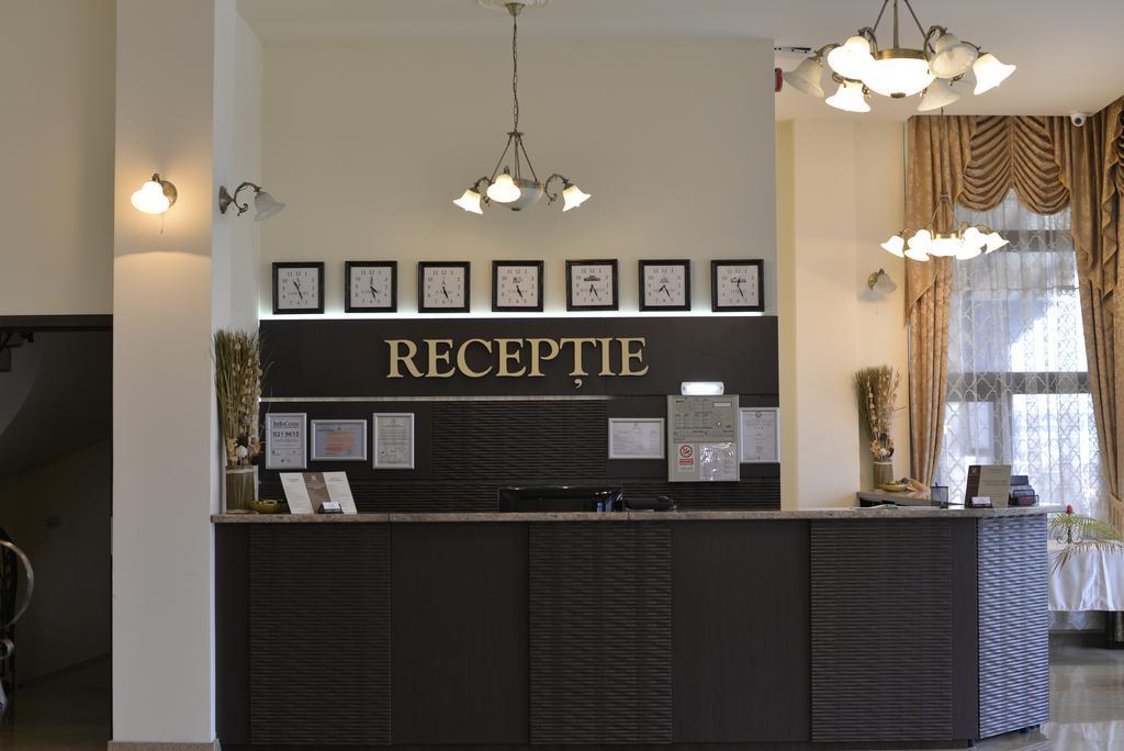 Hotel Miky Arad Bagian luar foto