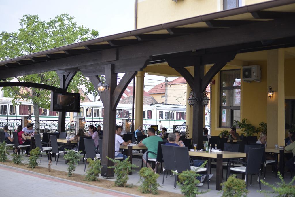 Hotel Miky Arad Bagian luar foto