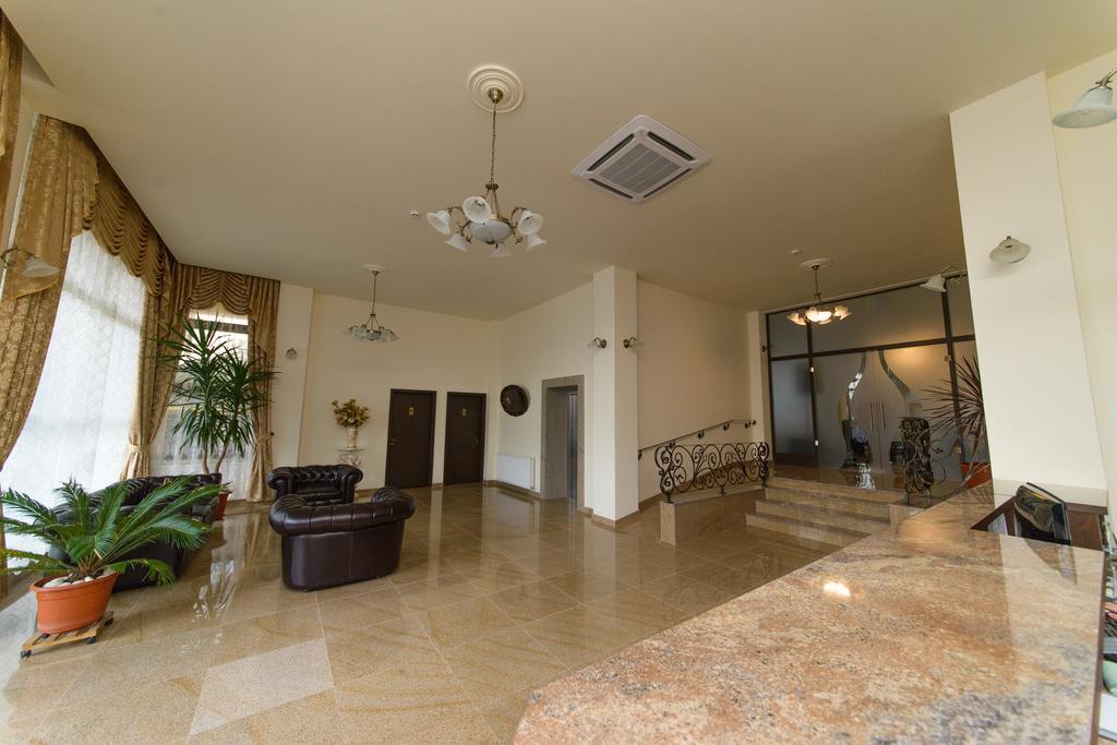 Hotel Miky Arad Bagian luar foto