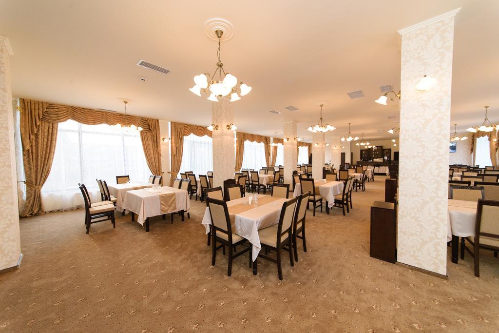 Hotel Miky Arad Bagian luar foto